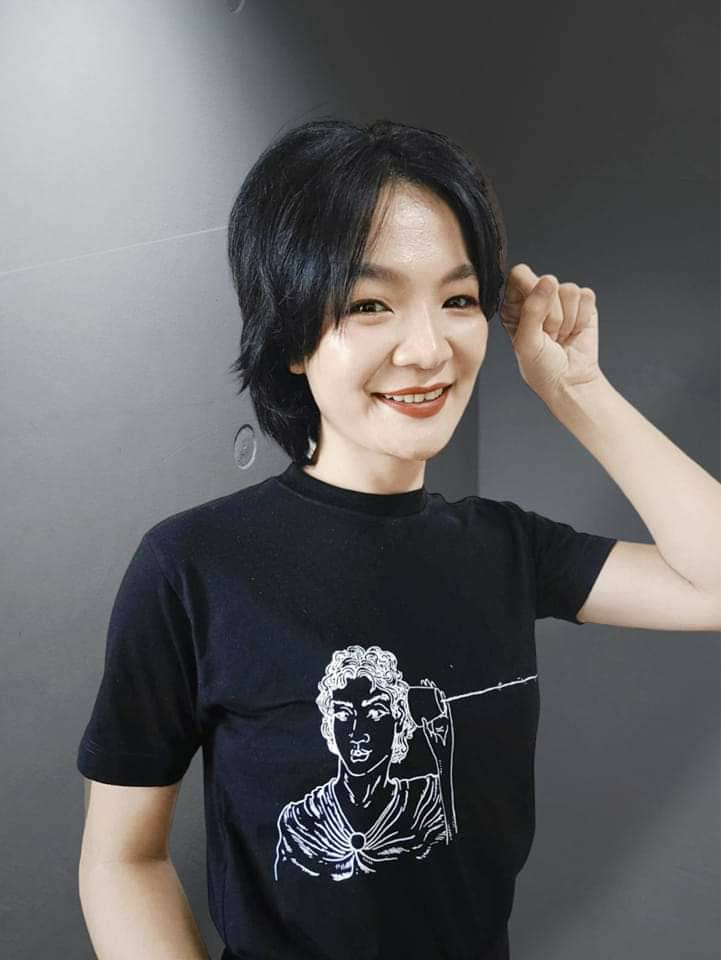 เสื้อยืดอารียา เมตายา ลายปลุกจิตตื่นรู้ คอกลมสีดำ